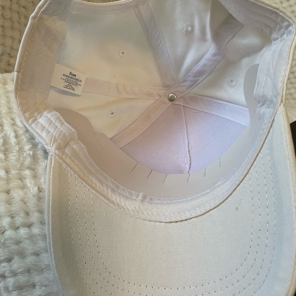 Disney pride collection hat with rainbow 🌈 Mickey. Nwt Season of Love - Picture 4 of 5